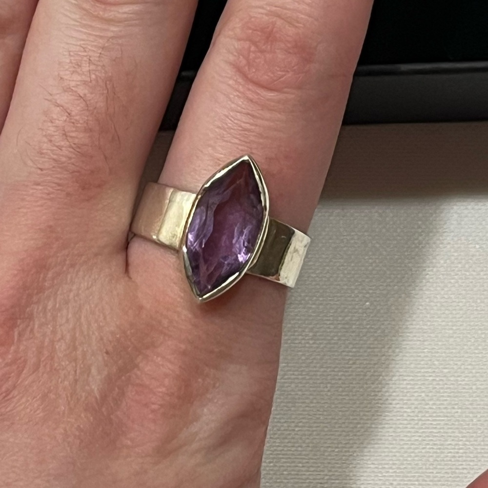 Sterling silver marquise purple stone ring
Size 8
Bold. Fun. Eye-catcher!